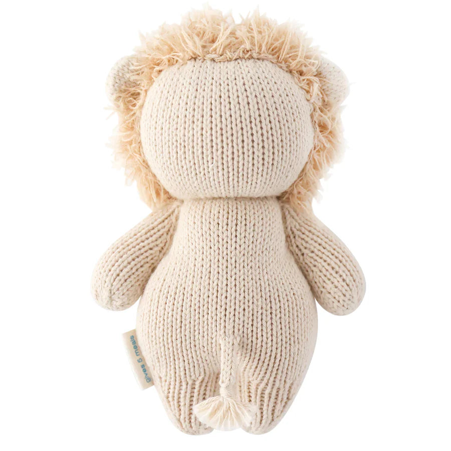 Baby lion | Cuddle + Kind