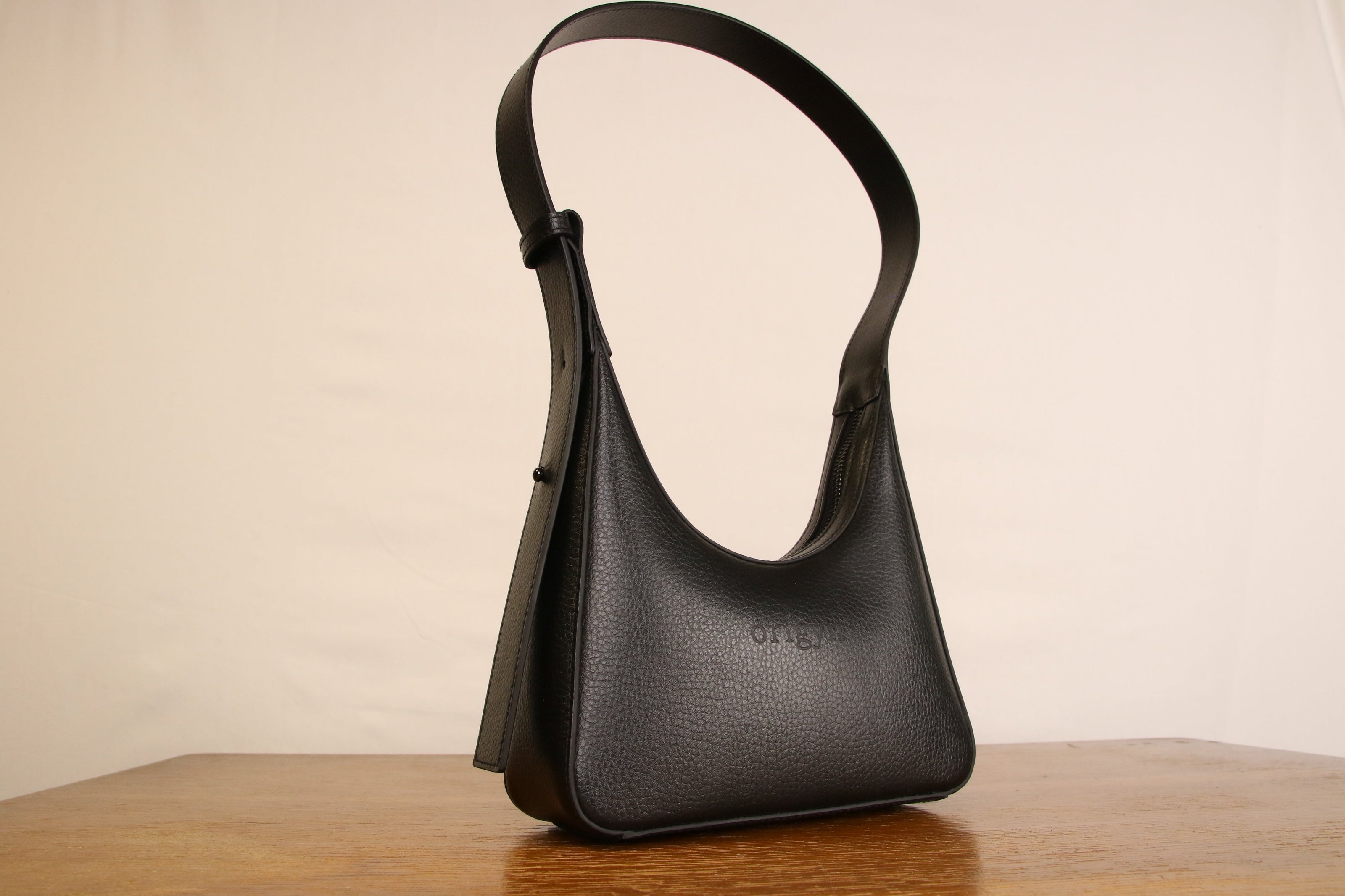 Origyn 01 - Plant-Based Vegan Leather Shoulder Handbag - Made with MIRUM®