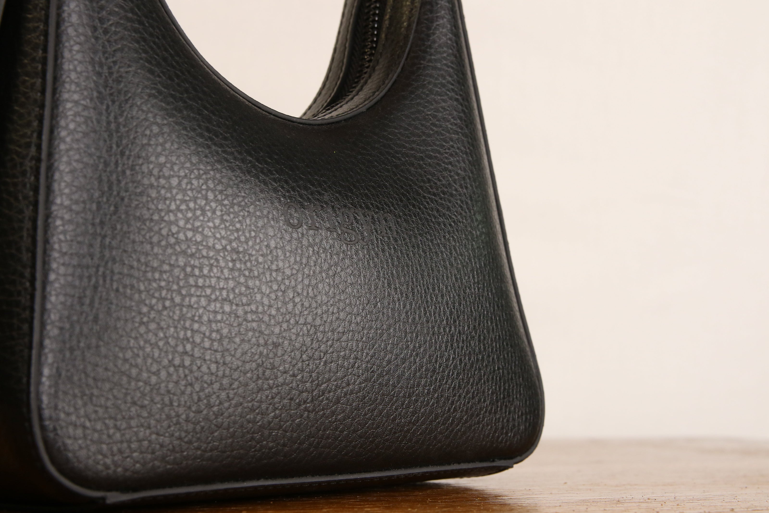 Origyn 01 - Plant-Based Vegan Leather Shoulder Handbag - Made with MIRUM®