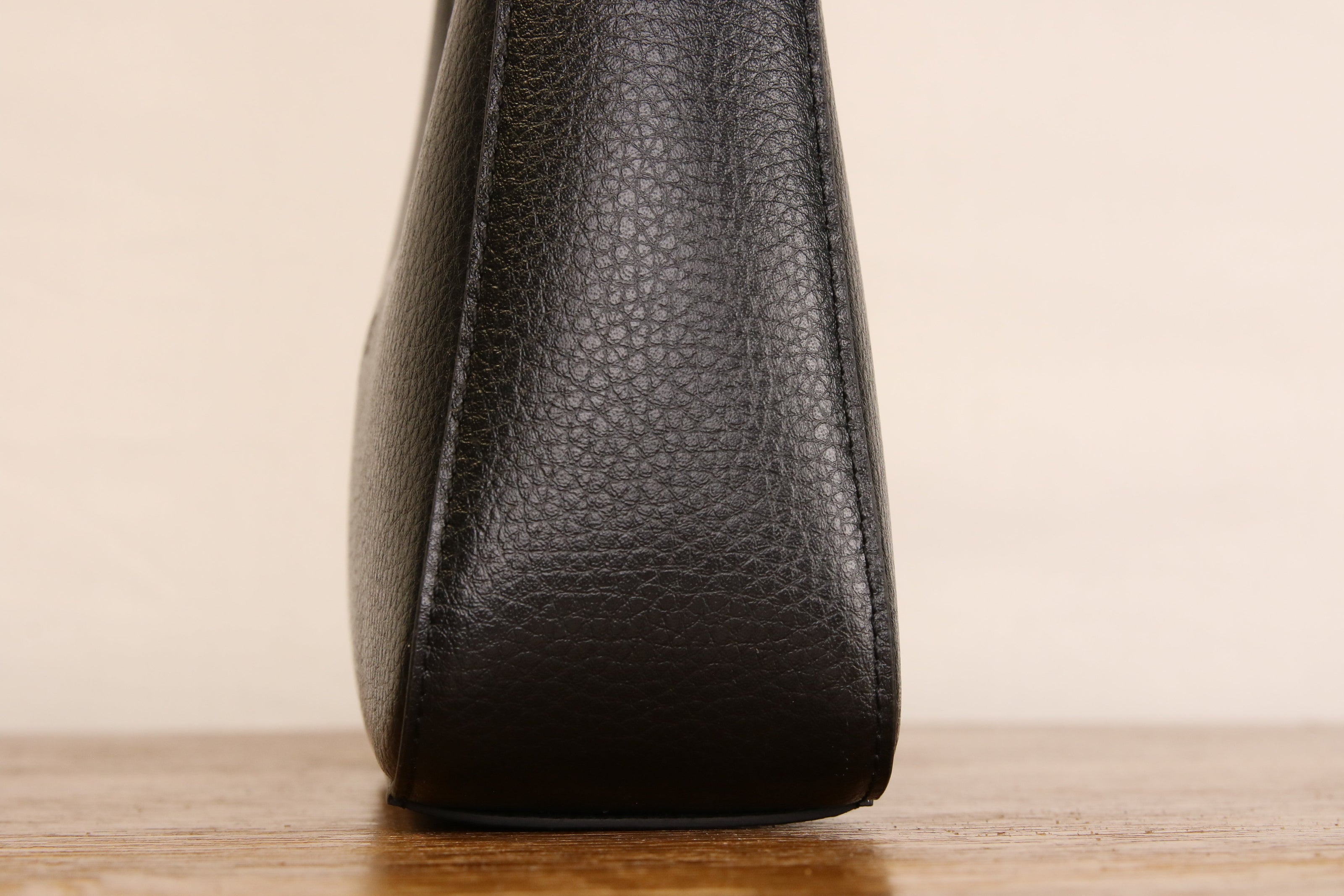 Origyn 01 - Plant-Based Vegan Leather Shoulder Handbag - Made with MIRUM®