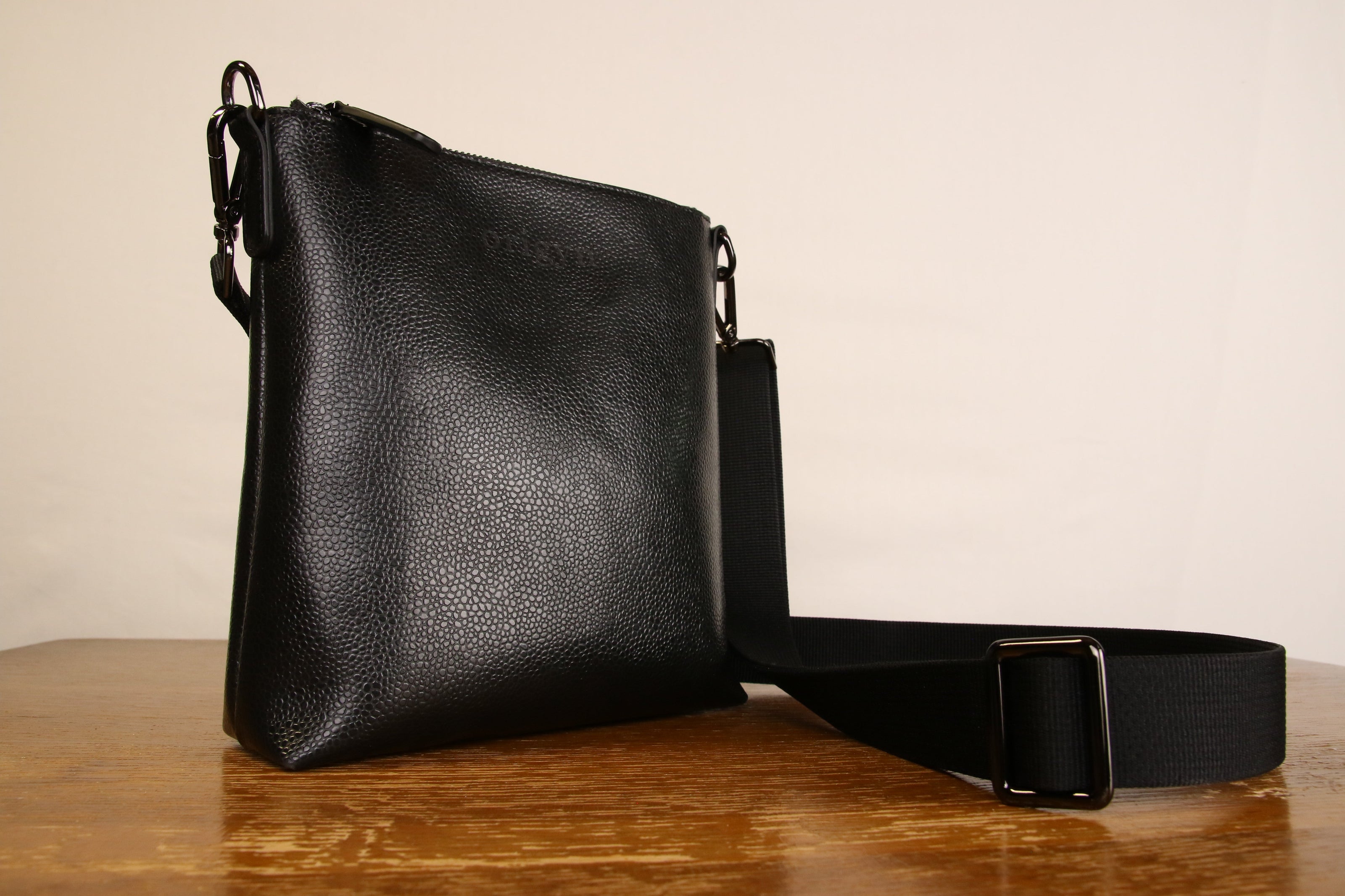 Origyn 04 - Plant-Based Vegan Leather Top Zip Handbag - Made with MIRUM®