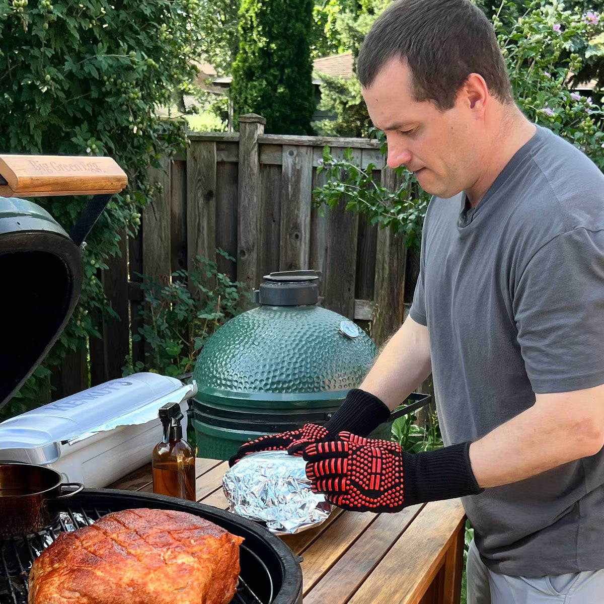 TableCraft Black & Red Grilling Gloves, Set of 2