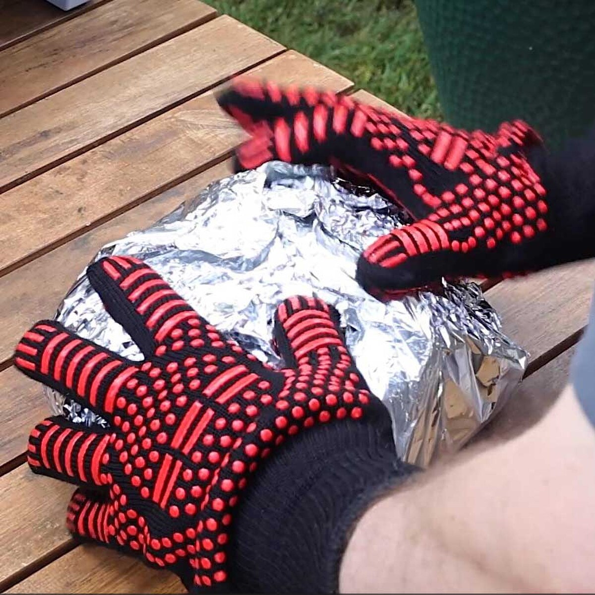 TableCraft Black & Red Grilling Gloves, Set of 2