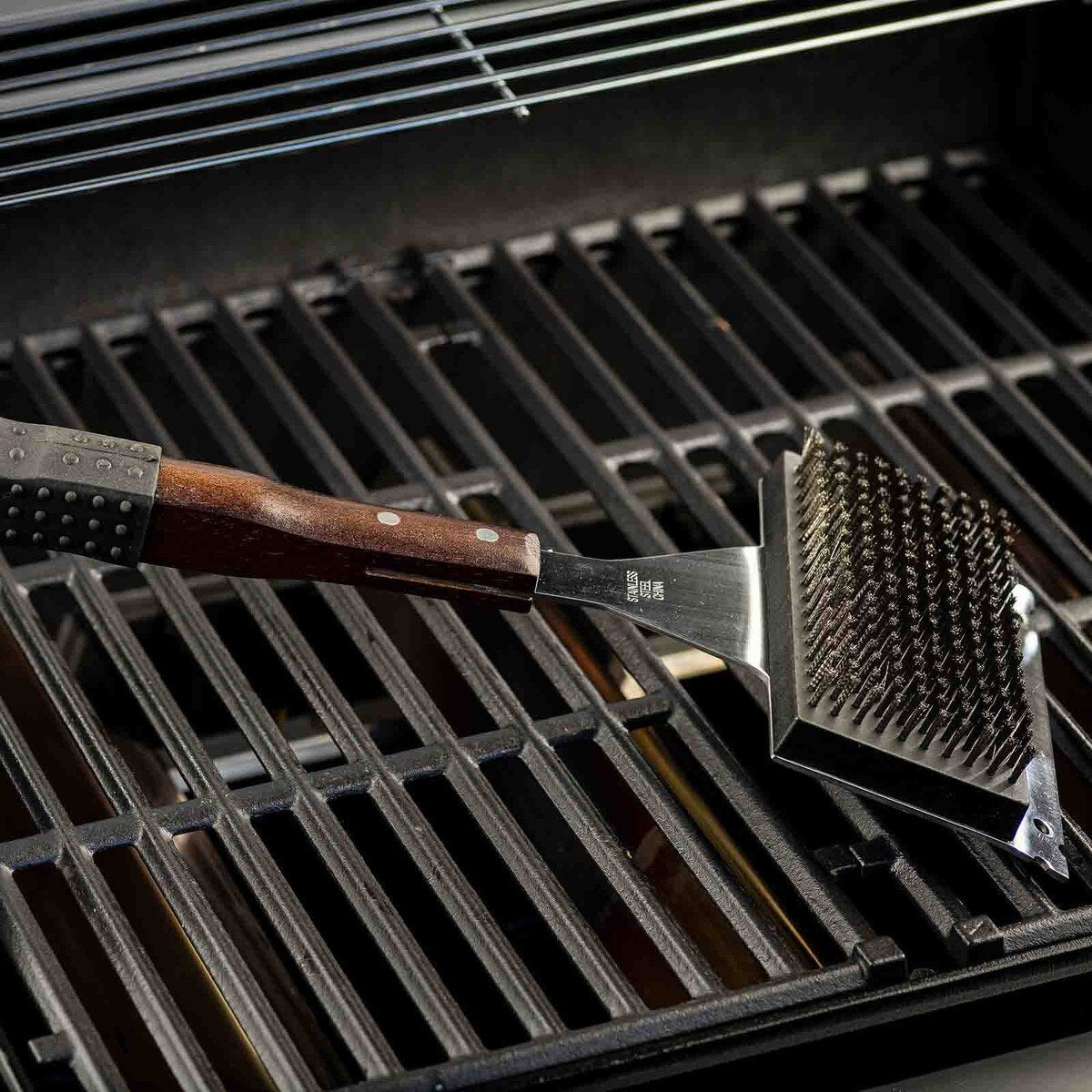 TableCraft Wooden Handle Wide Grill Brush with Black Soft Grip