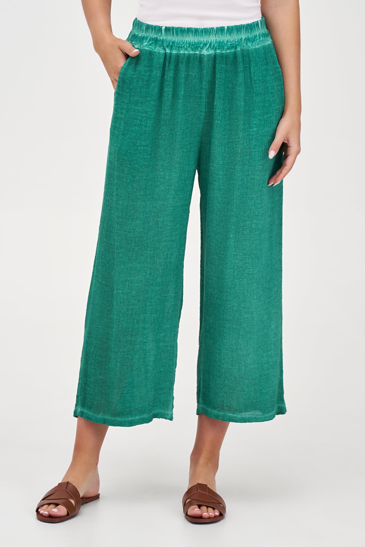 Women's Woven Capri Trousers