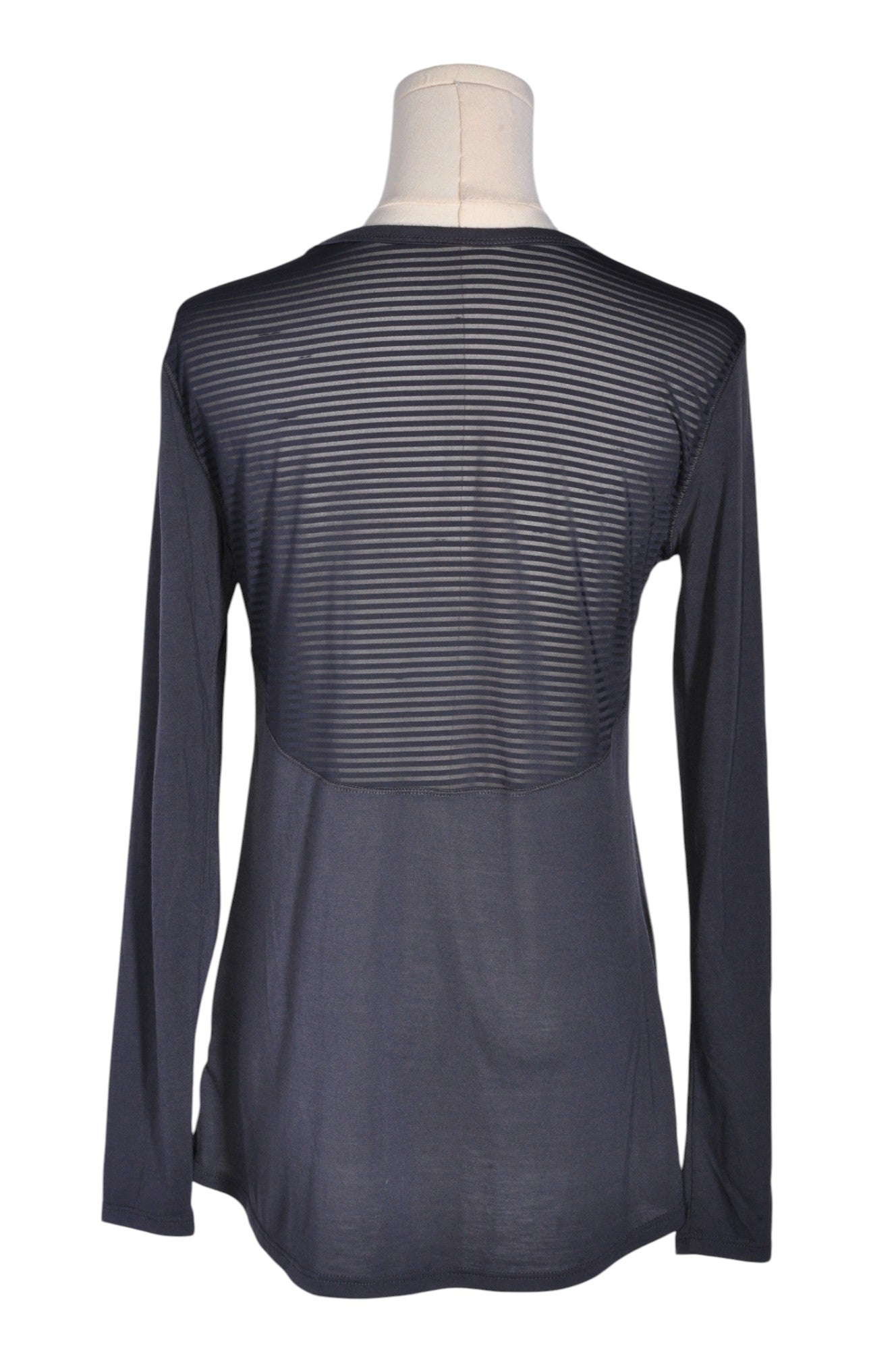 UNBRANDED Women T-Shirts Regular fit in Black - S