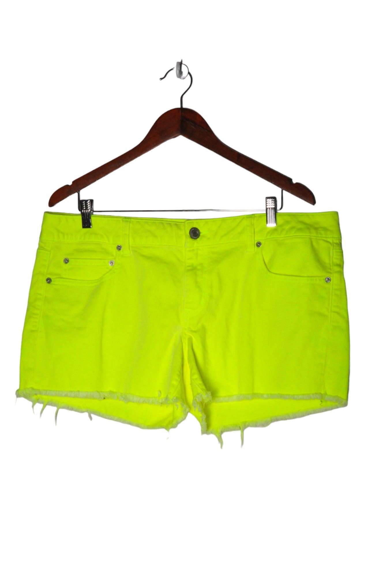 AMERICAN EAGLE Women Classic Shorts Regular fit in Green - 18