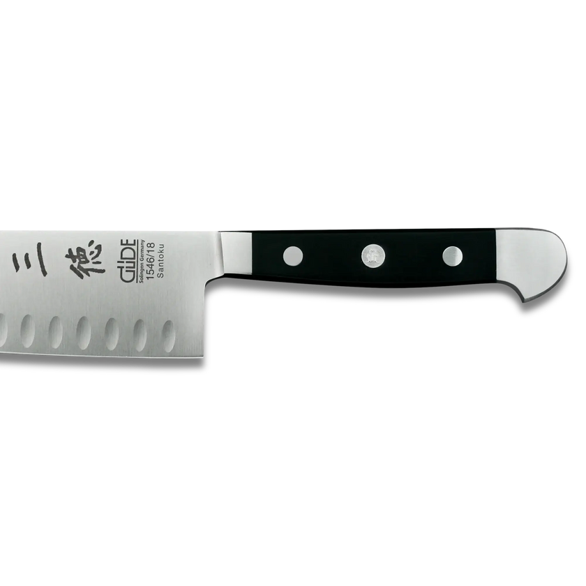 Couteau Santoku Alpha avec tranchant creux - 7 pouces