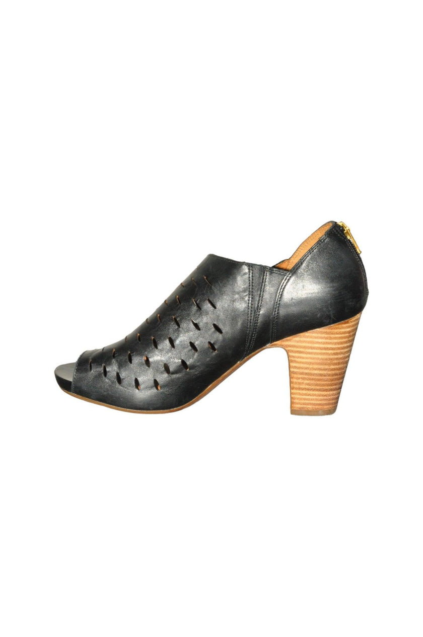 CLARKS Women Heels Regular fit in Black - 9.5