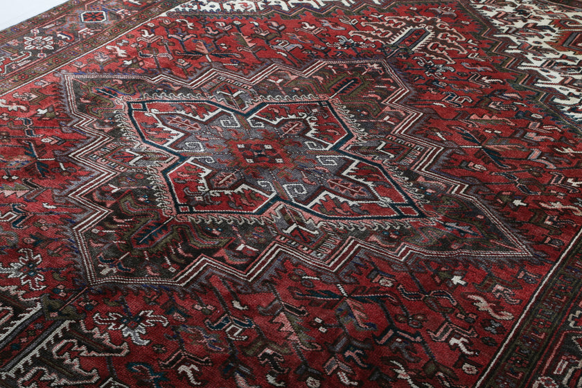 Persian Heriz Rug | 7' 5