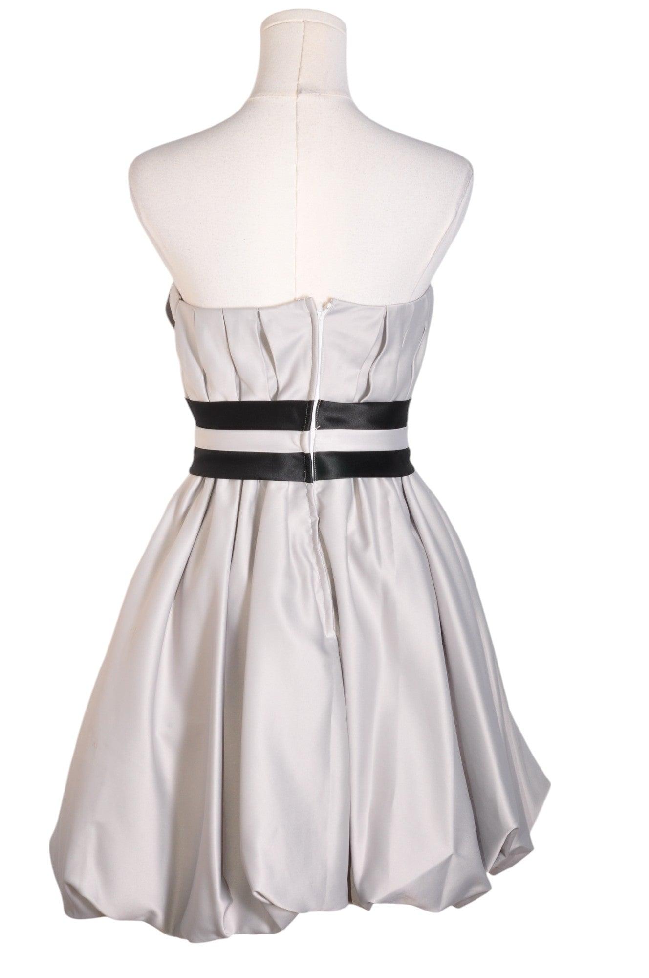 UNBRANDED Women A-Line Dresses Regular fit in Gray - M