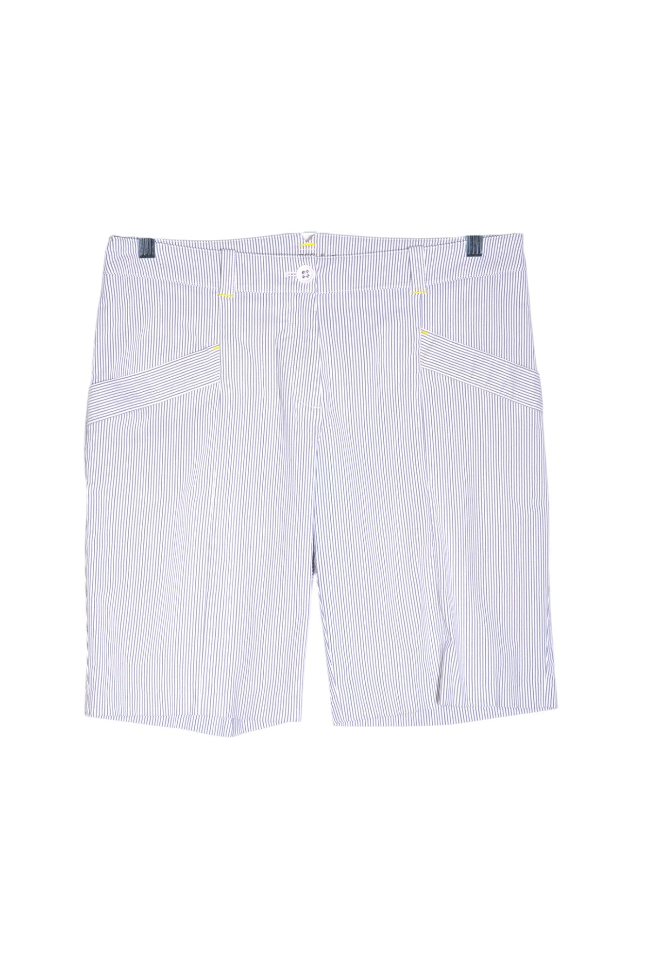 NIKE Women Classic Shorts Regular fit in White - 10
