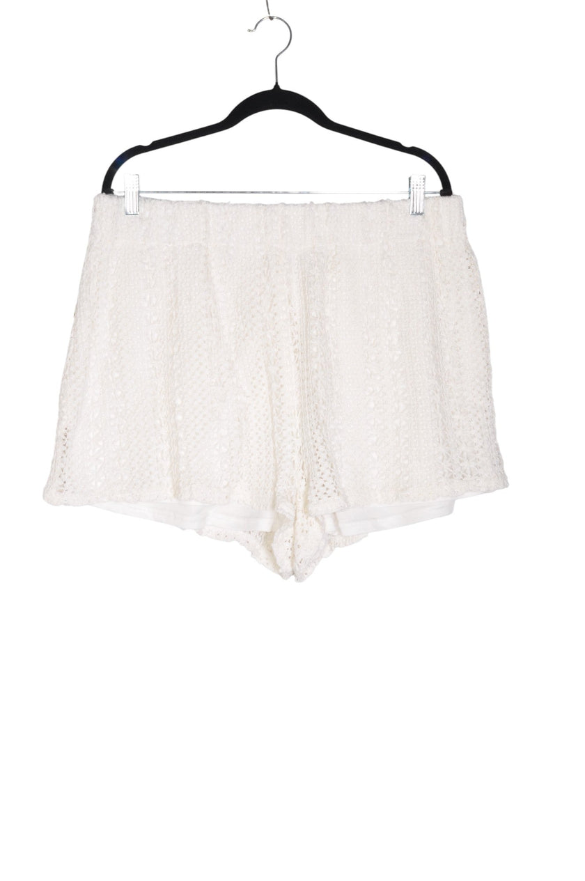 FASHION NOVA Women Classic Shorts Regular fit in White - 2XL