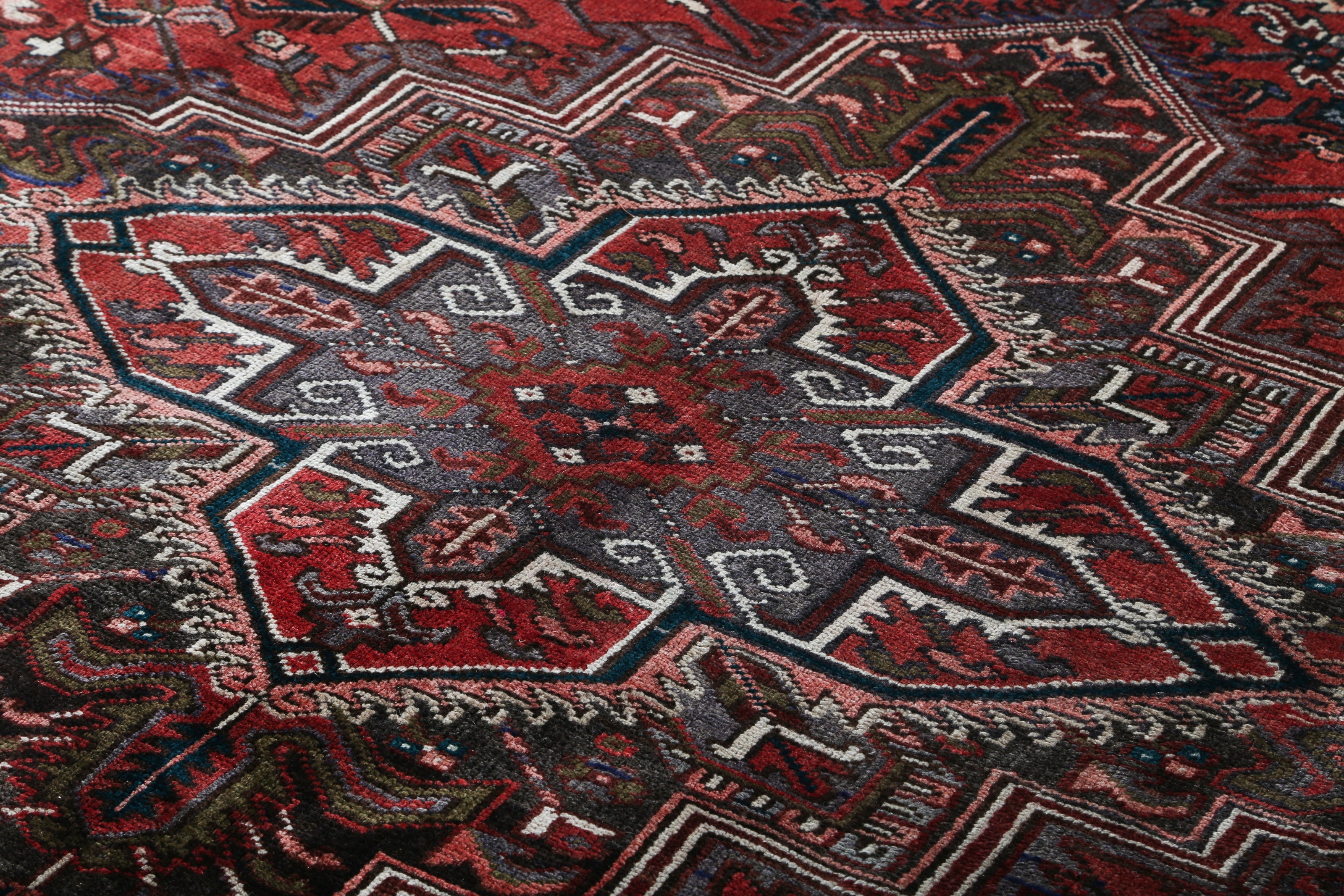 Persian Heriz Rug | 7' 5
