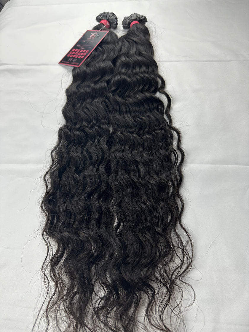 Extensions de cheveux indiens vierges, bouclés, lâchement attachés en point plat.