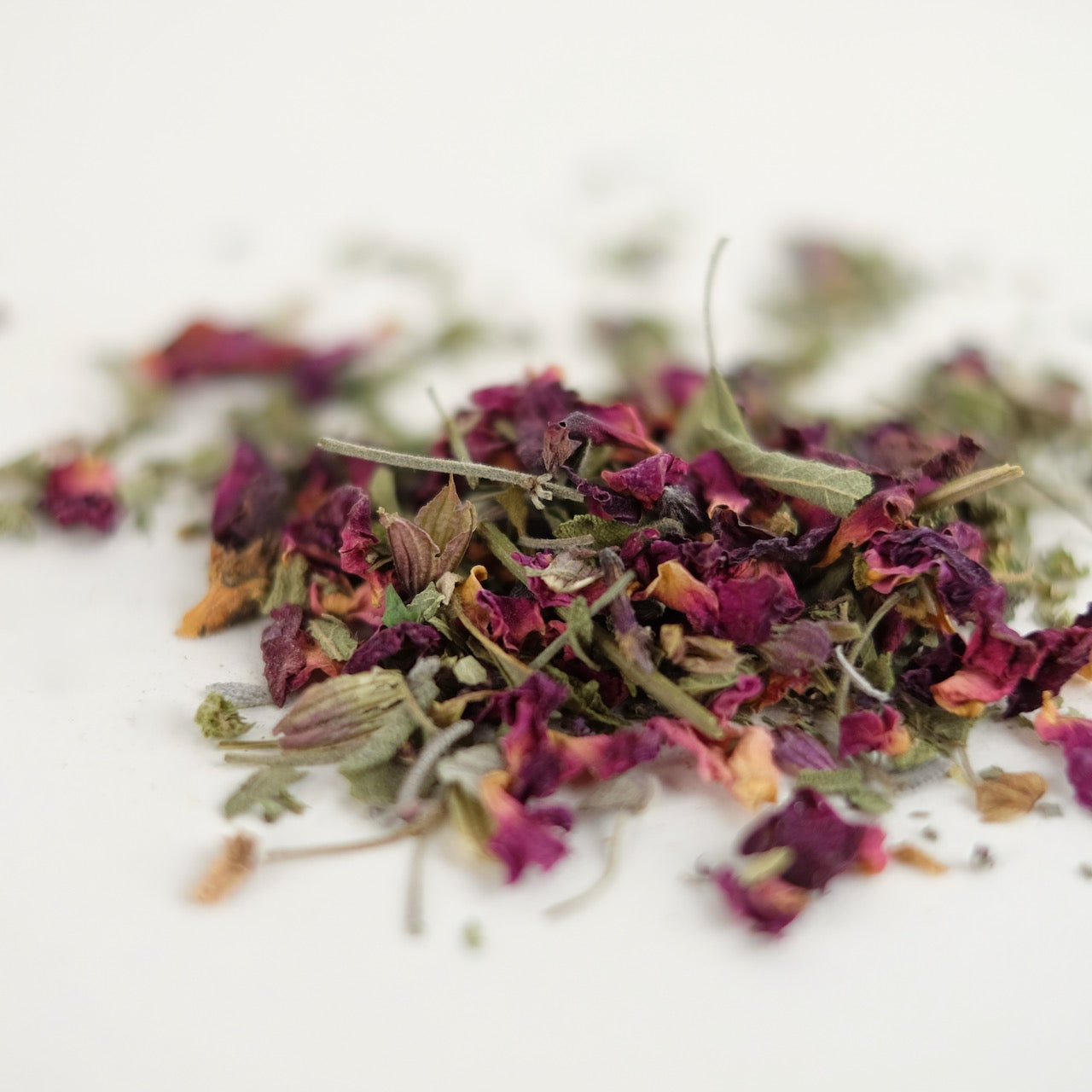 SUB ROSA // rhodiola, rose + thé au basilic sacré
