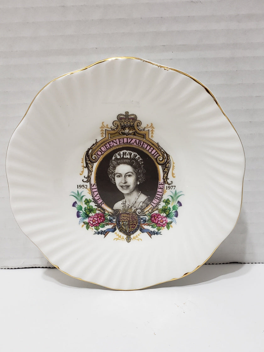 Queen Elizabeth II Silver Jubilee Plate - Vintage 1977 - 4.75