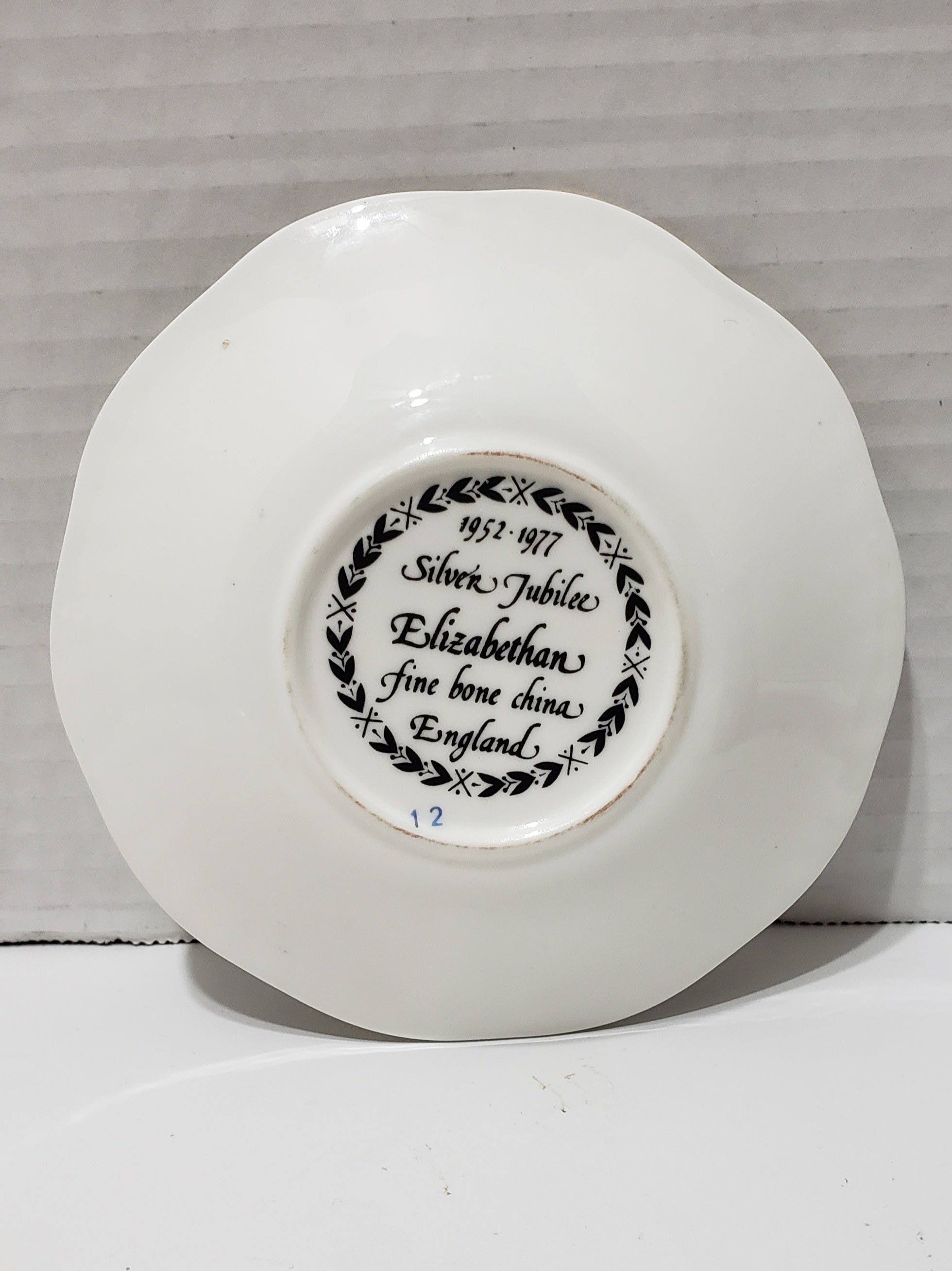 Queen Elizabeth II Silver Jubilee Plate - Vintage 1977 - 4.75