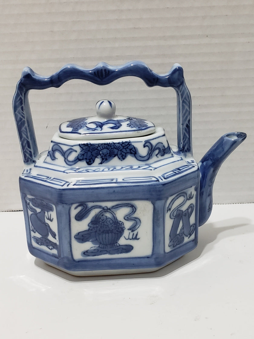 Quinlong Chien Long Dynasty Porcelain Chinese Teapot - Vintage