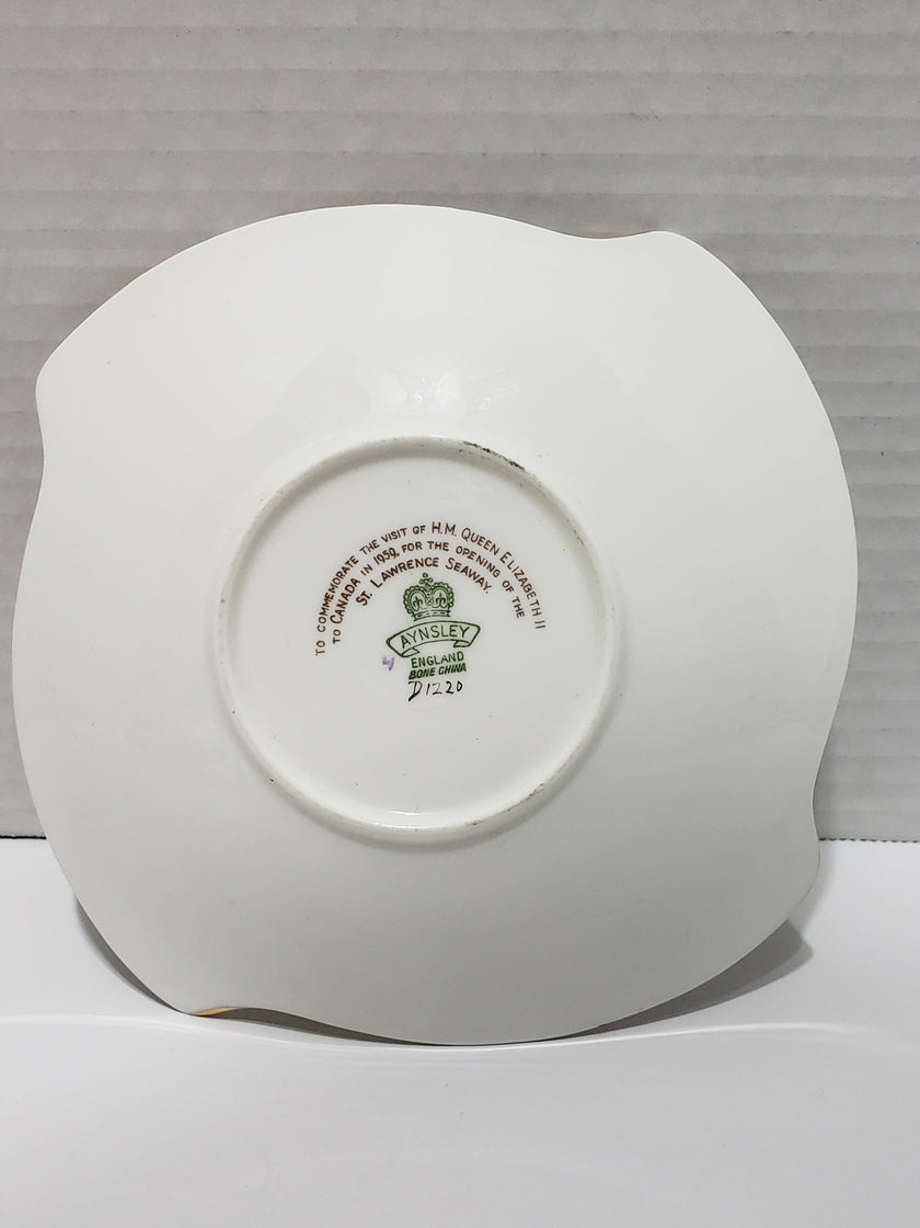 Queen Elizabeth II Commemorate Plate Visit To Canada In 1959 - 6