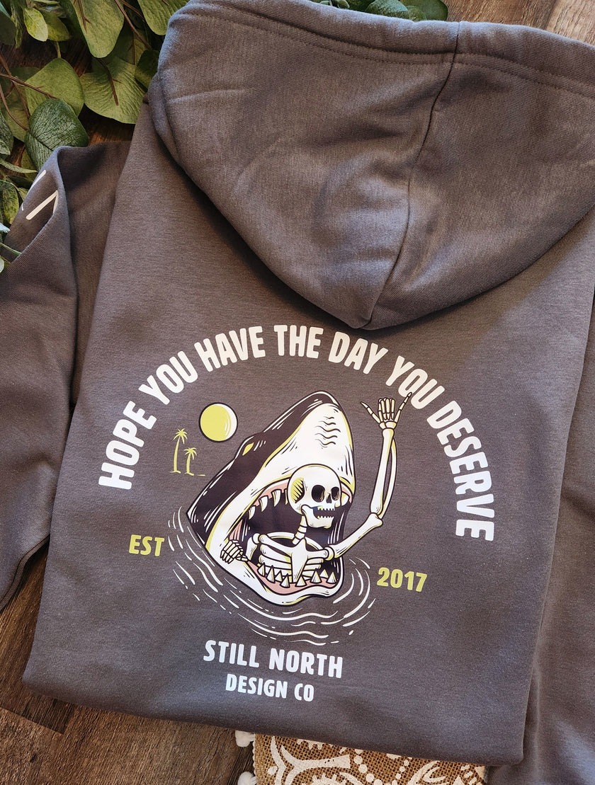 2025 PROFITEZ DE LA JOURNÉE QUE VOUS MERITEZ - SWEAT À CAPUCHE