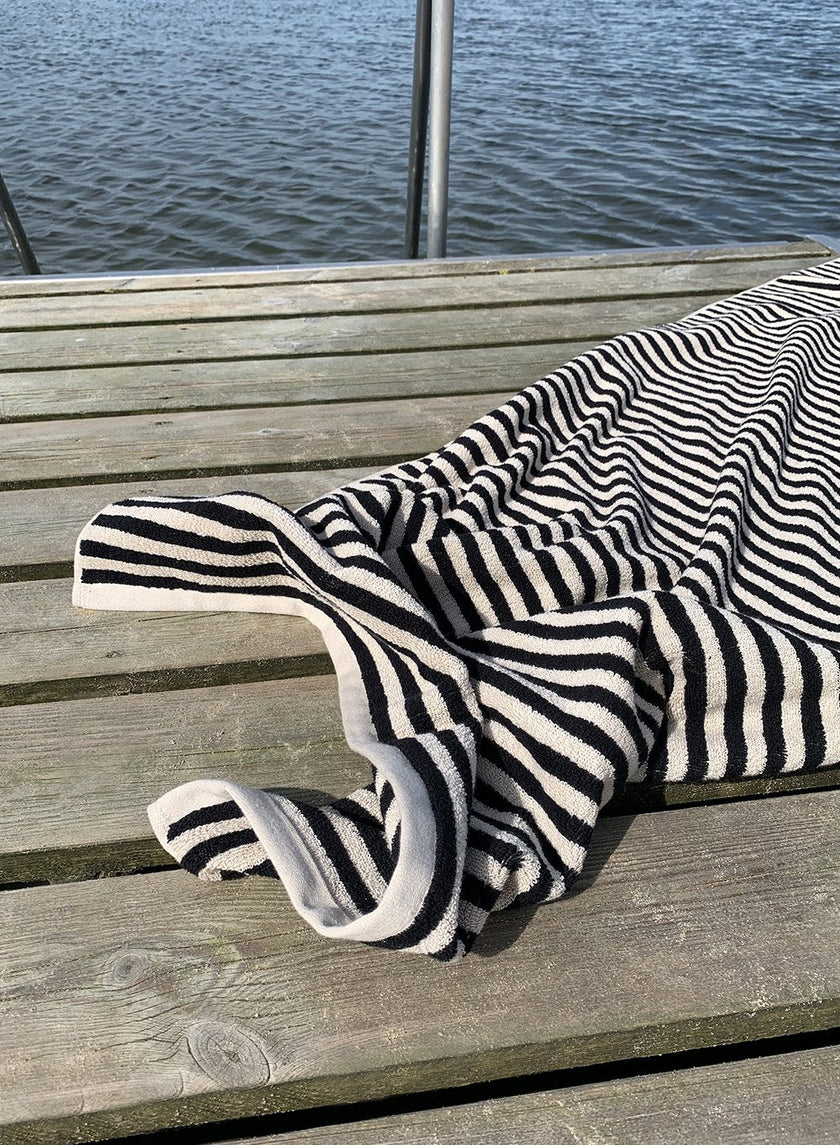Raita Towel - 50x100 cm - Clay / Black