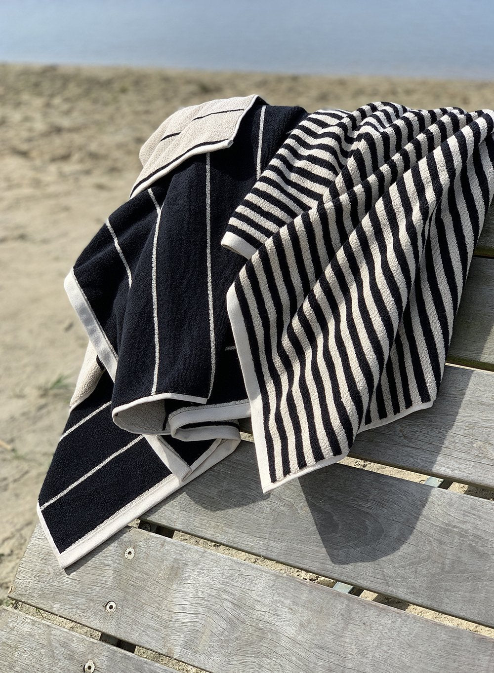 Raita Towel - 50x100 cm - Clay / Black