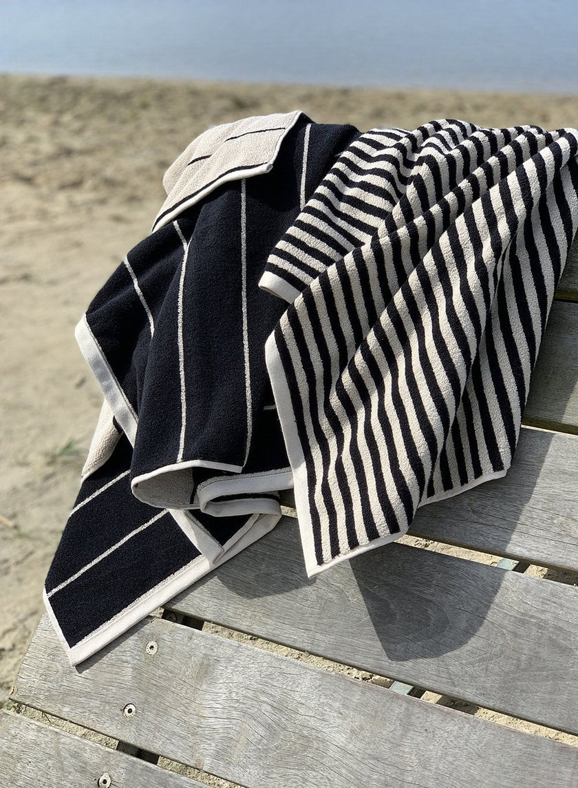 Raita Towel - 50x100 cm - Clay / Black