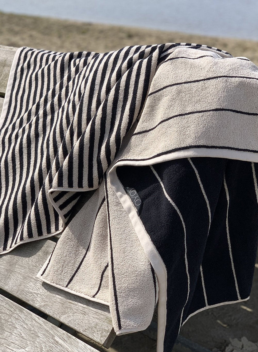 Raita Towel - 50x100 cm - Clay / Black