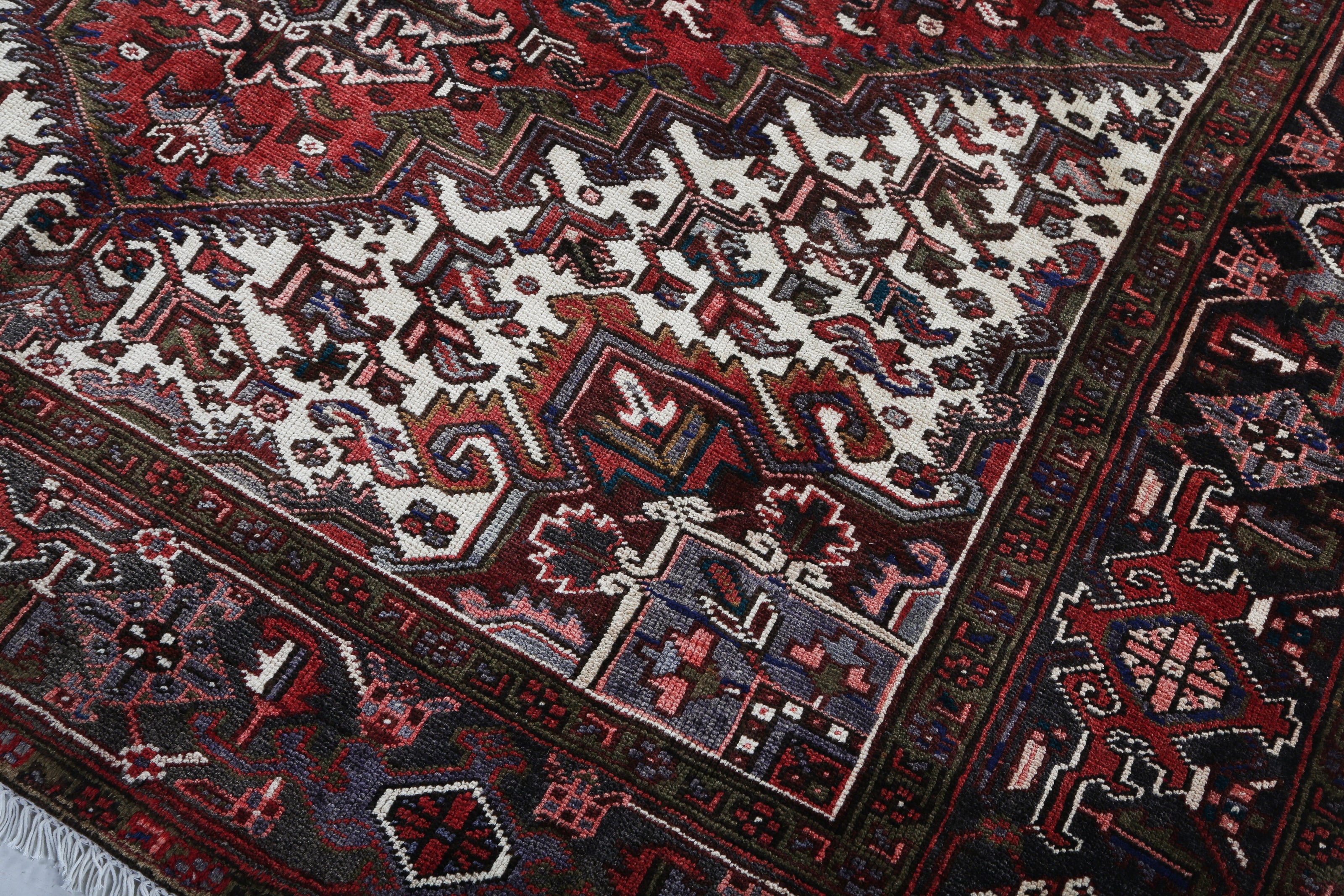 Persian Heriz Rug | 7' 5