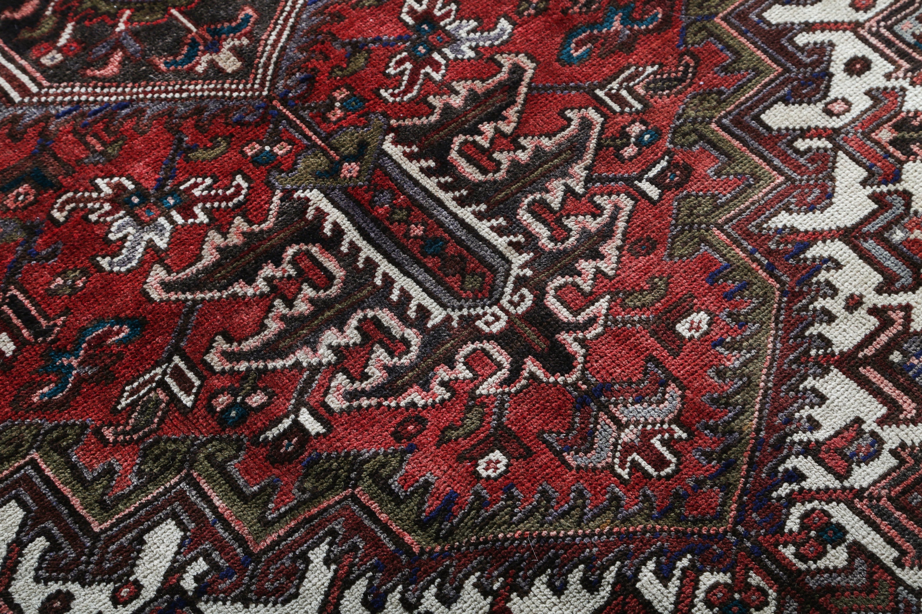 Persian Heriz Rug | 7' 5