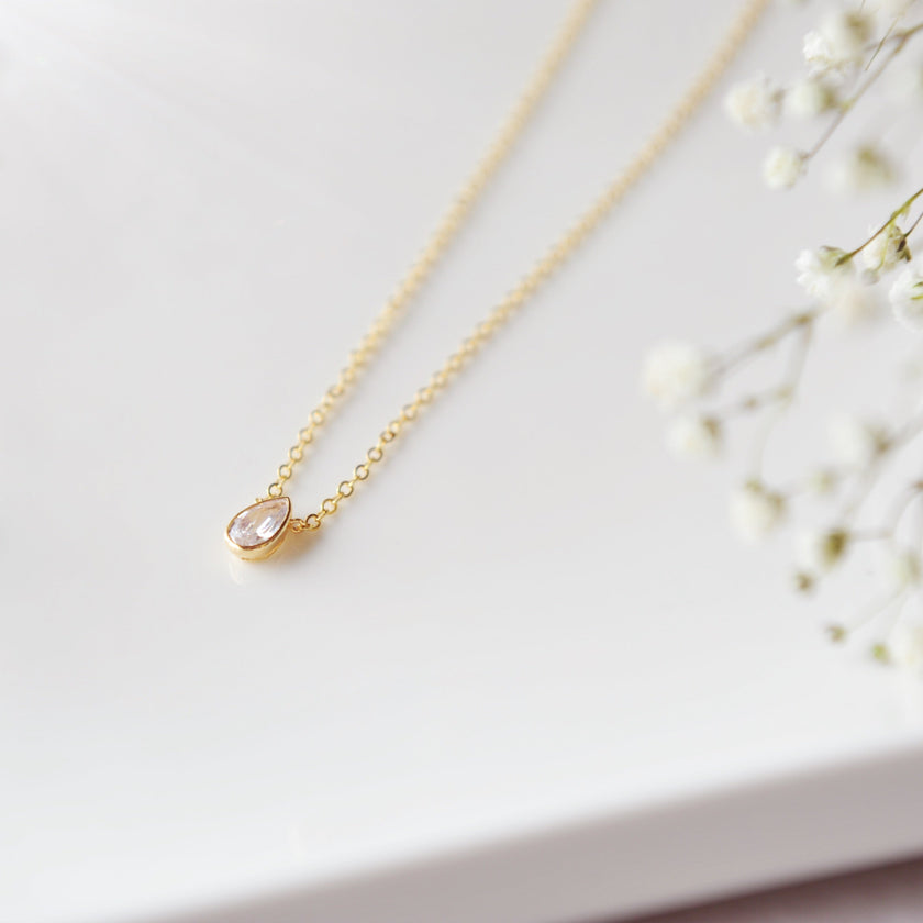 Mila drop necklace