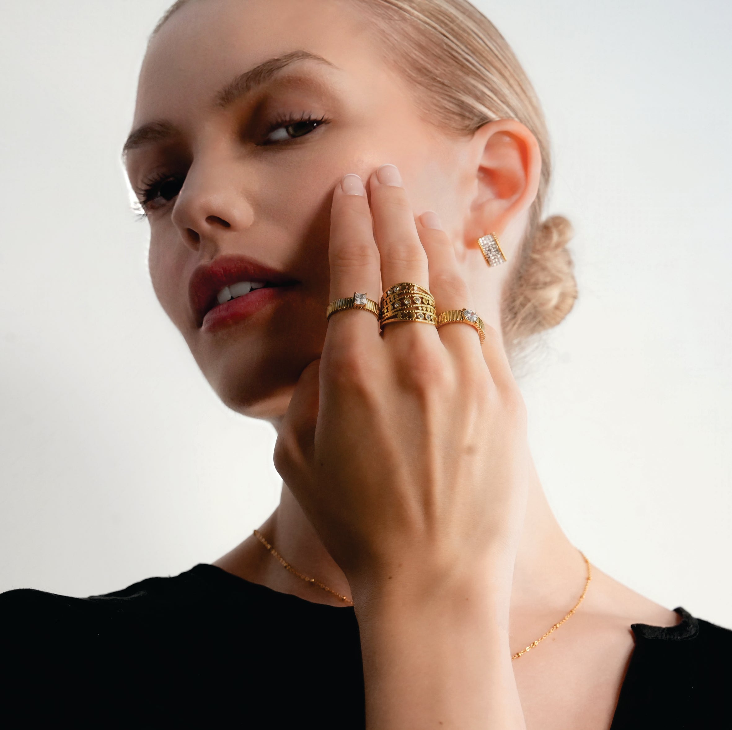 Bague BUENA à plusieurs anneaux sertie de zircone.