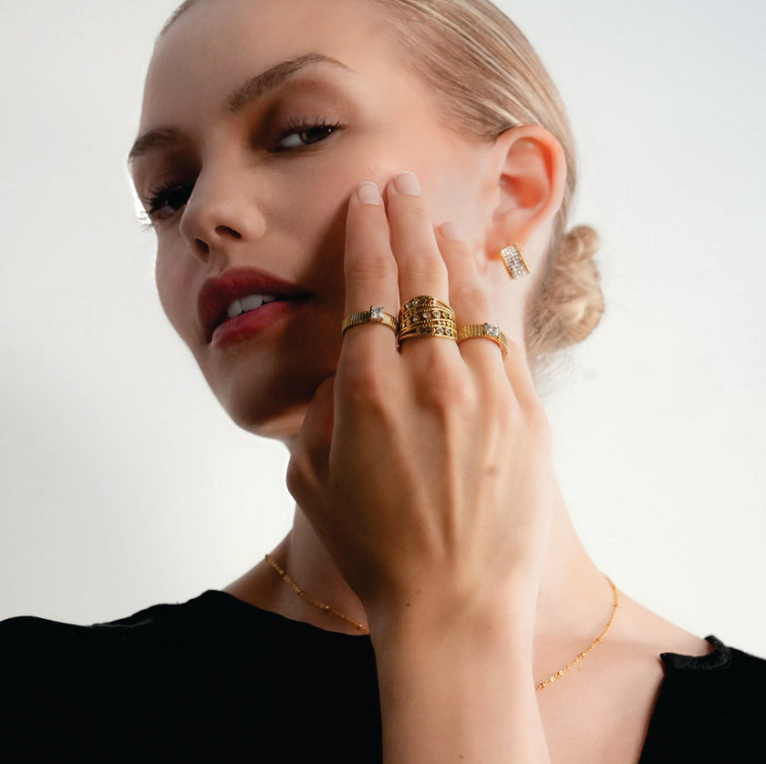 Bague BUENA à plusieurs anneaux sertie de zircone.