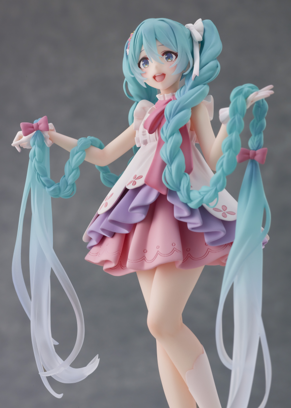 Hatsune Miku Wonderland Figure - Rapunzel