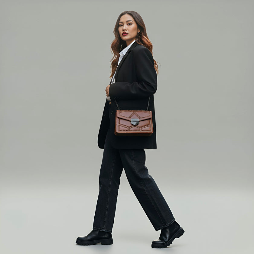 Elegant Aura Crossbody Bag – Chic Chain Strap & Luxurious Leather | Rotta