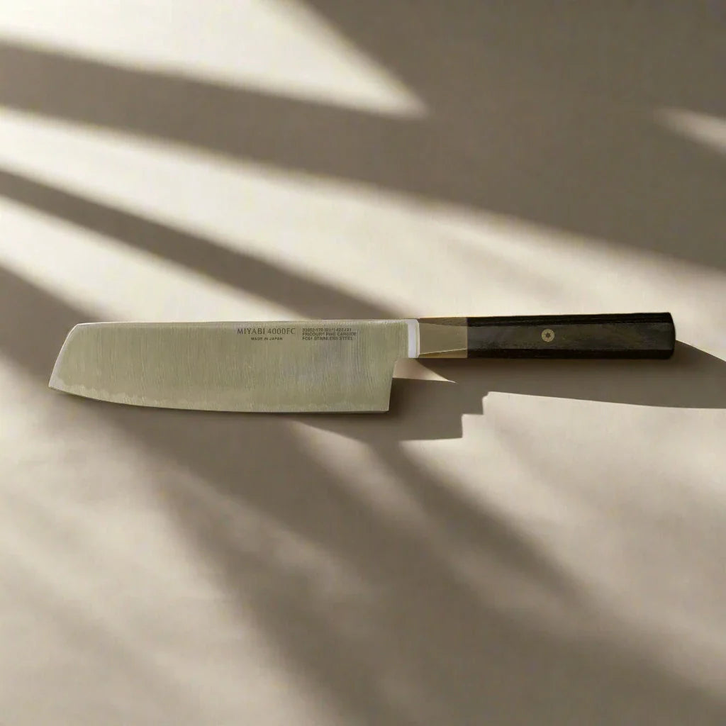 MIYABI 4000 FC Couteau Nakiri 6,5 pouces – Manche noir