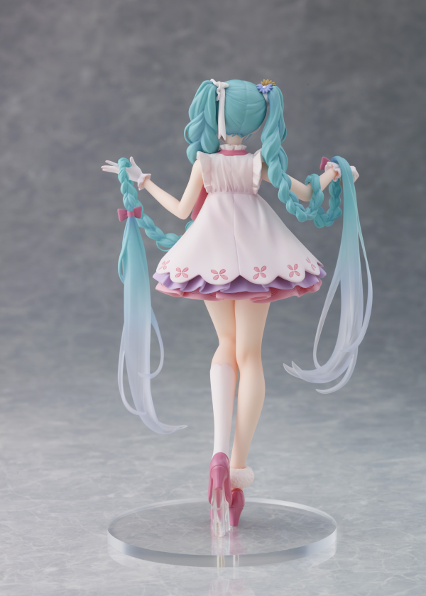 Hatsune Miku Wonderland Figure - Rapunzel