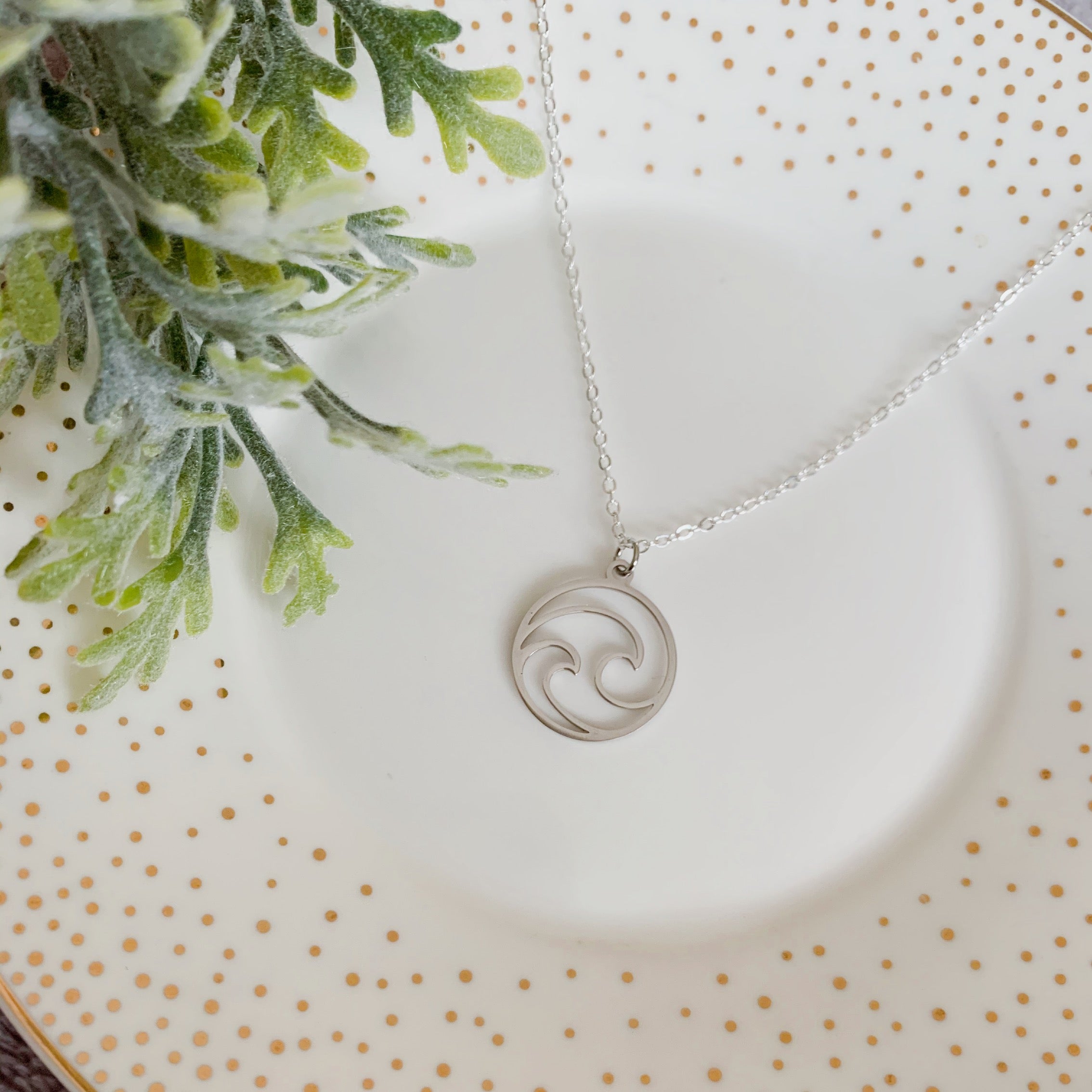 Double wave necklace