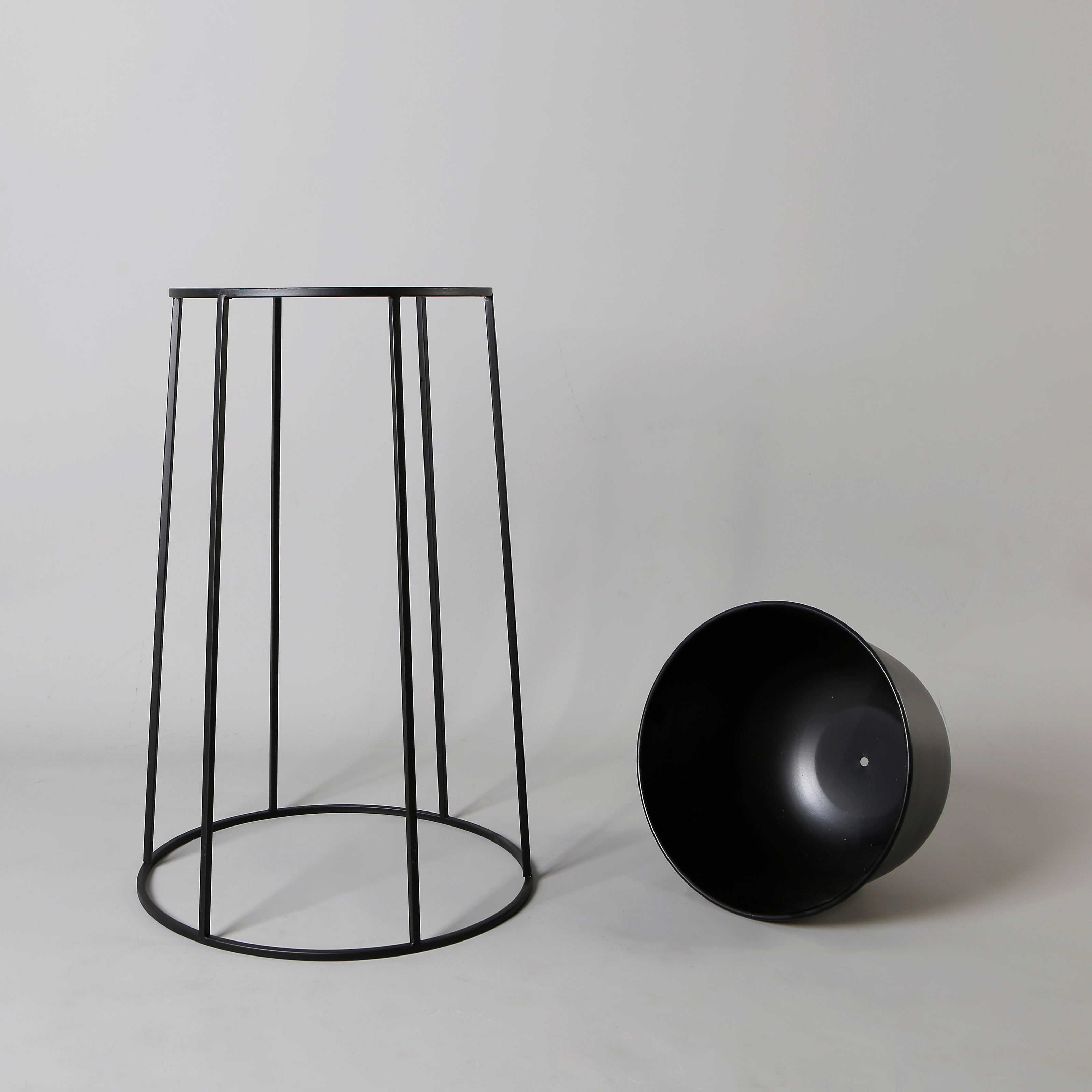 Fazel Black Raised Metal Pot Planter 2’