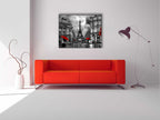 Toile décorative murale - Paris peintresque avec des touches de rouge - Œuvre d'art raffinée