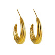 Boucles d'oreilles créoles dorées DORSINA à lignes texturées. Inspirées par la nature.
