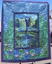Store Sample- Twin Quilt- Pond Panel