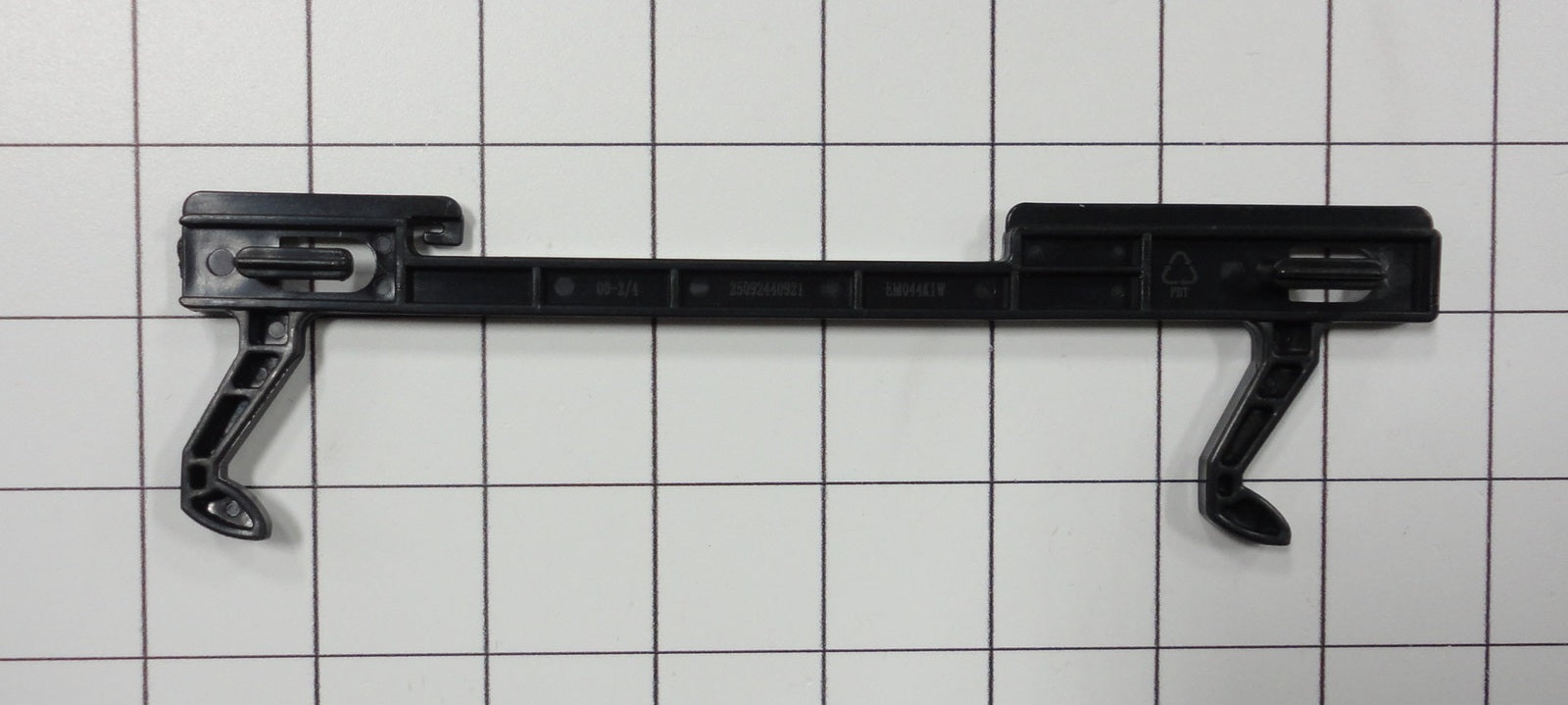 Frigidaire Microwave Door Latch Part 5304477389