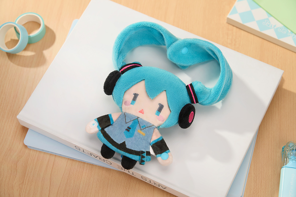 Character Vocal Series 01: Hatsune Miku Keychain Pouch