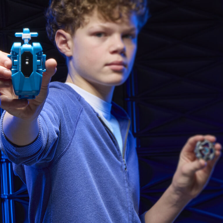 Hasbro - BEYBLADE - BBX GEN 4 DLX LAUNCHER AND TOP