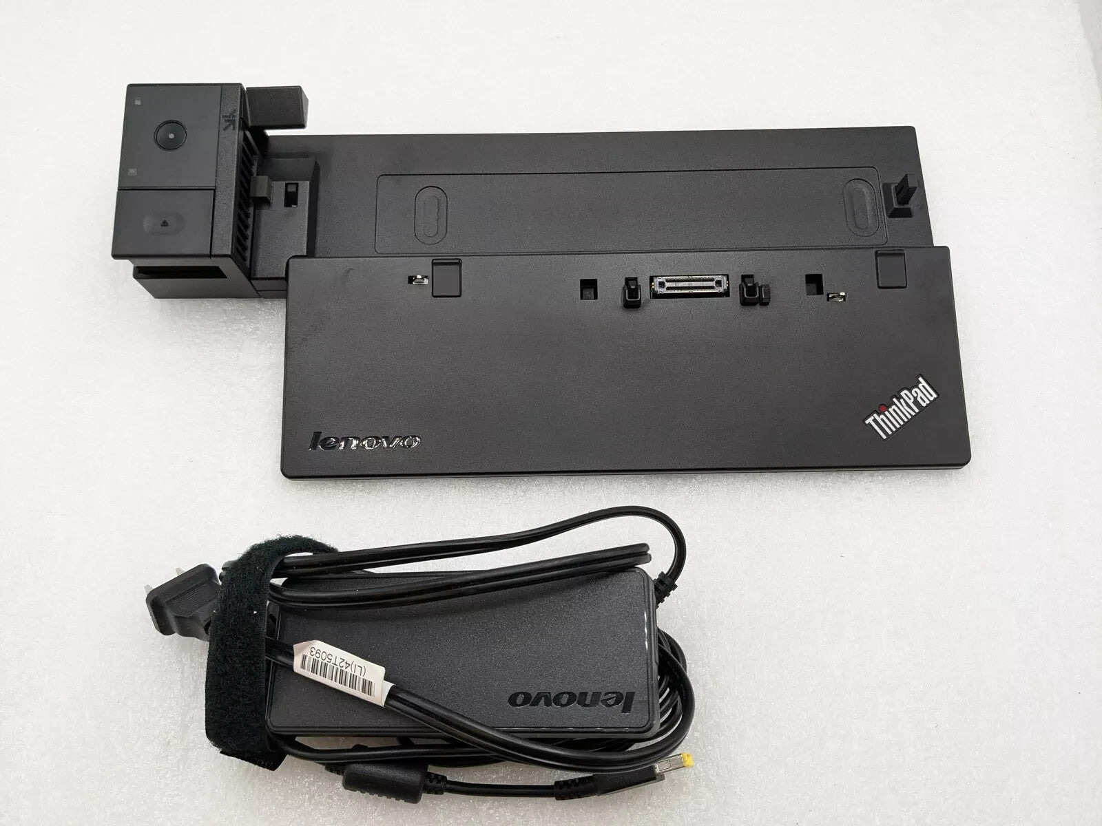 Lenovo ThinkPad Pro Dock 40A1 3x USB3.0 40A1 Docking Station with 135W PSU