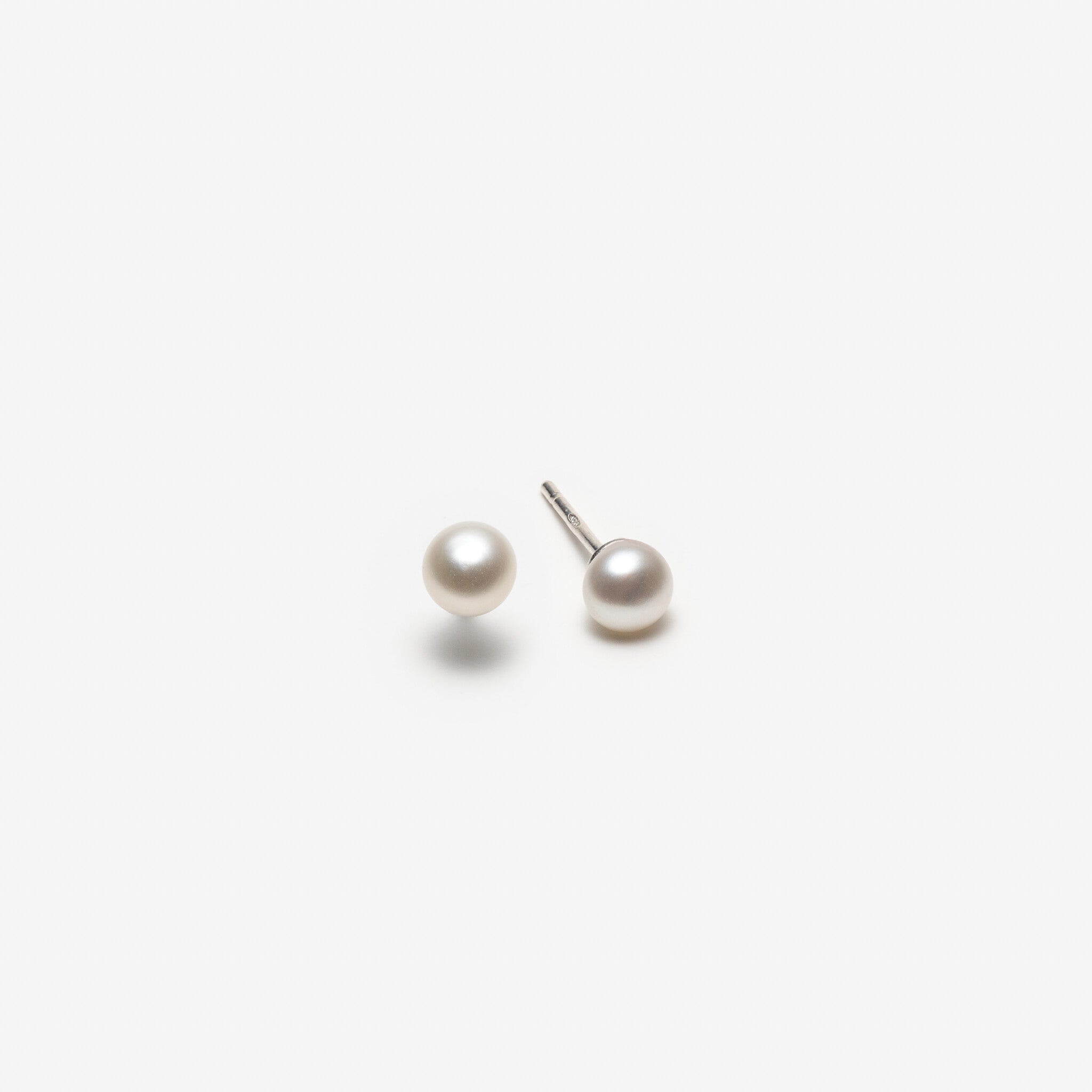 Boucles d’oreilles avec perles blanches naturelles - 5 mm