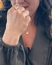 Cœur de banane - Collier pendentif texturé fait à la main