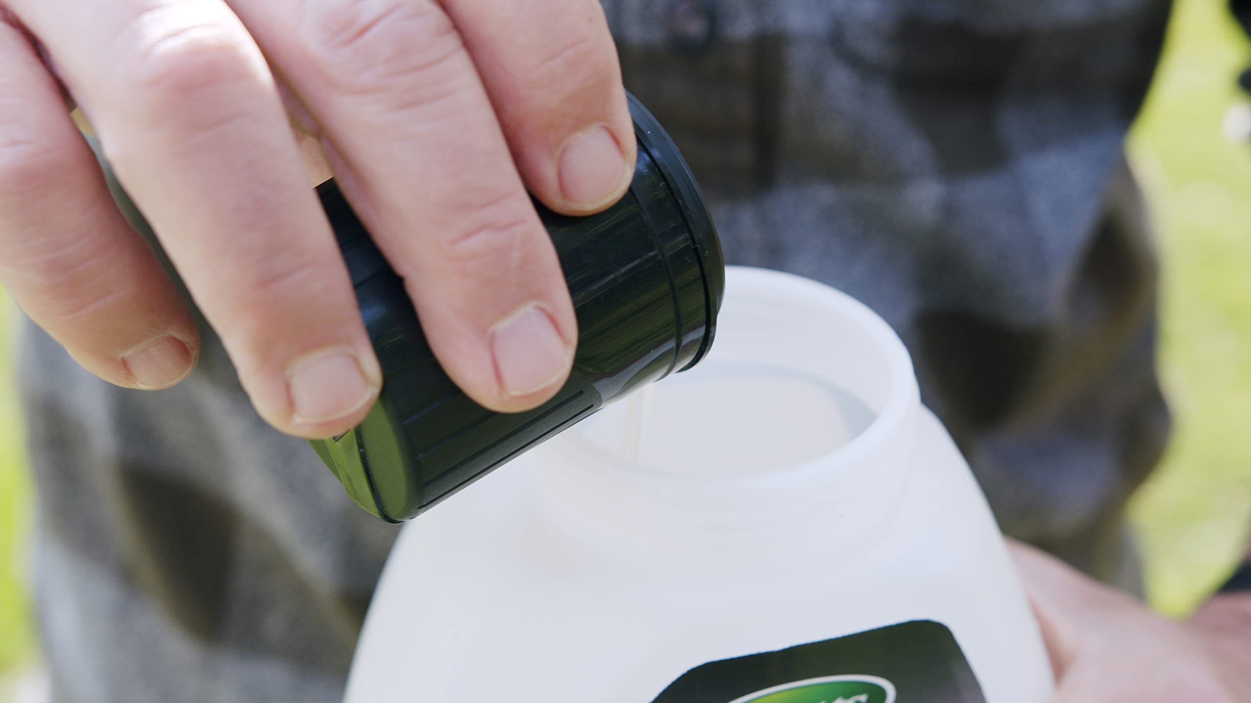 Scotts Dial N Spray Hose-End Sprayer with Accu-Set Dial: Precise Weed, Bug & Fungus Application, No Mix, No Measure, 25 ft Jet Spray, Ergonomic Trigger 🍁 All In One Marketplace Canada